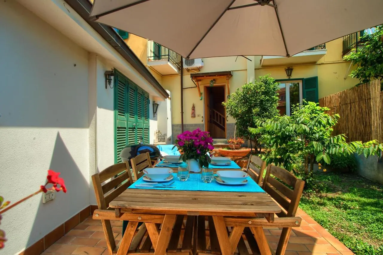 Holiday home Casa Con Giardino, Garage, Wi-Fi, 2 Bagni E Ac In Una Camera Da Letto Imperia