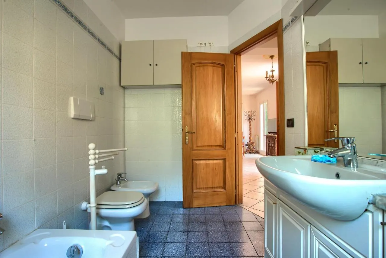 Casa Con Giardino, Garage, Wi-Fi, 2 Bagni E Ac In Una Camera Da Letto Imperia Italy